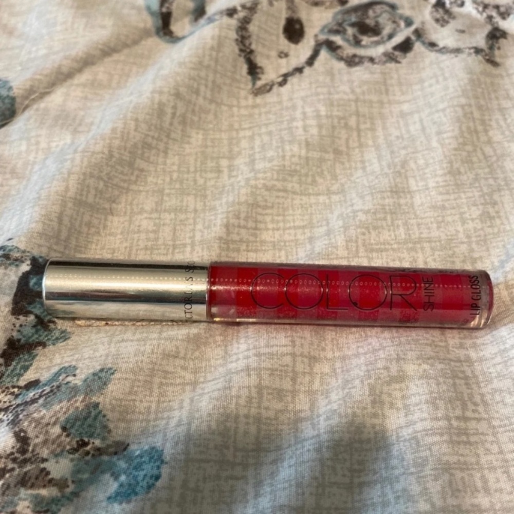 Victoria’s Secret Lip Gloss Love It